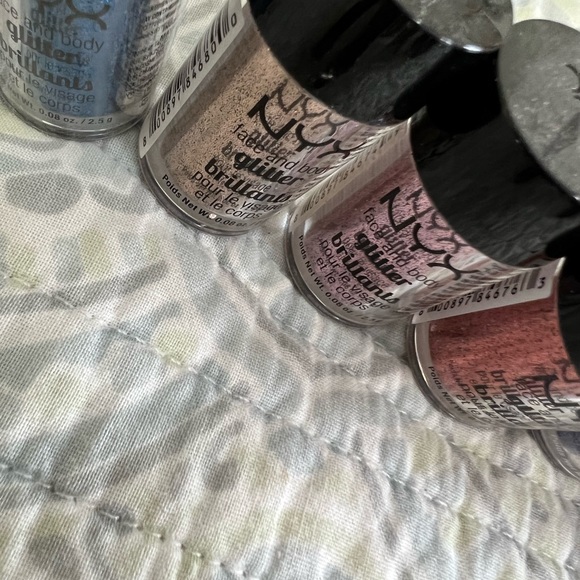 GLITTER AND LIQUID EYESHADOW BUNDLE MUST GO - Picture 11 of 12